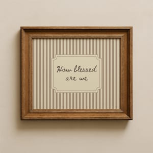 Print hoe gezegend zijn wij: christelijke muurkunst poster bijbelvers, neutraal gestreepte bijbelse kunst, modern geloofsdecor (digitale download) #523