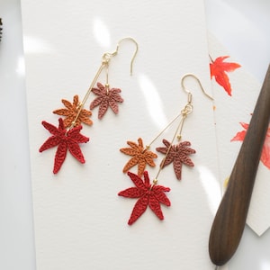Handgemachte Mikro gehäkelte Ohrringe, Ahornblatt Ohrring, gehäkelte Ohrringe, Herbst Ohrringe