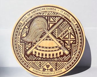 Arte mural de madera con el sello de Samoa Americana grabado con láser