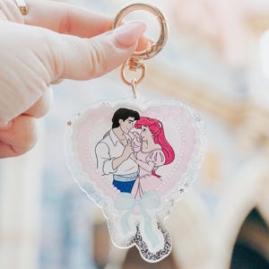 Unter den Meeres-Liebhabern Taschenanhänger, Ariel Schlüsselanhänger, Ariel Taschenanhänger, Meerjungfrau Schlüsselanhänger, Meerjungfrau Taschenanhänger, Disney Schlüsselanhänger Bild 1