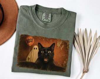 Comfort Colors® Vintage Unique Black Cat Sweatshirt, Haunted Selfie Hoodie, Spooky Ghost Pullover, Retro Boo Graphic, Eerie Halloween Gift