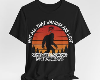 Bigfoot Disc Golf T-shirt, Funny Sasquatch Tee, Gift for Disc Golfer