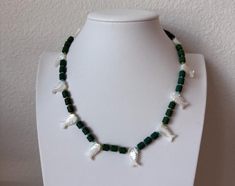 Collier à breloques poisson et perles : collier en or avec perles, 16"