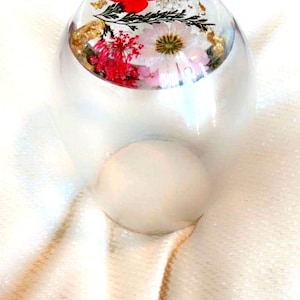 本物の押し花が入ったワイングラス、プリザーブドバラの花びら、本物の野花、手作りのパーソナライズグラス、母の日