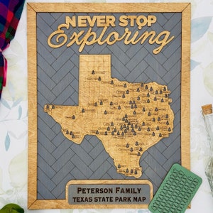 Benutzerdefinierte Texas State Parks Reisekarte Personalisierte Texas Tracker Map Geschenk für Texaner Geschenk für Wanderer Bucket List Eigene State Park Karte Bild 1