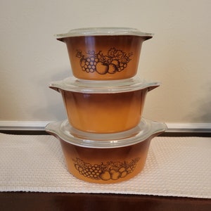 Vintage Pyrex Orchard 3pc Casserole Dishes with Lids - 1qt, 1-1/2qt, 2qt -  good condition