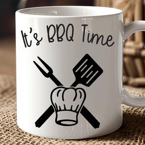 It’s BBQ Time Mug – Fun Coffee Cup for Grill Lovers, Pitmasters, and BBQ Enthusiasts – Great Gift for Dad, Summer Cookouts & Parties