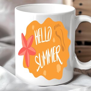 Taza &quot;Hola Verano&quot; con Estrellas de Mar, Conchas y Huellas: Divertida Taza de Café de Playa para el Verano, Regalo para los Amantes del Océano, Bonita Decoración de Temporada