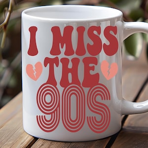I Miss The 90s Mug – Retro Heart Coffee Cup, 90s Aesthetic Nostalgia Mug, Vintage Throwback Gift for 90s Lovers, Cute Retro Mug
