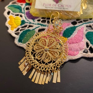 Small. Aretes de Filigrana Mexicanos. Aretes de Chapa de oro. Mexican earrings. Gold plated earrings. Aretes tradicionales y artesanales.