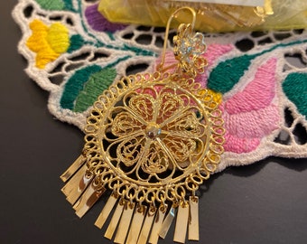 Pequeño. Aretes de Filigrana Mexicanos. Aretes de chapa de oro. Pendientes mexicanos. Pendientes bañados en oro. Aretes tradicionales y artesanales.