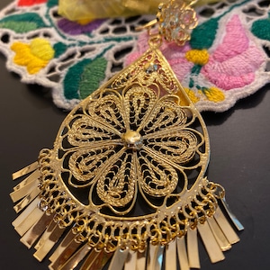 Large. Aretes de Filigrana Mexicanos. Aretes de Chapa de oro. Mexican earrings. Gold plated earrings. Aretes tradicionales y artesanales.
