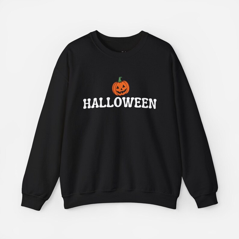 Vintage Pumpkin Crewneck Sweatshirt Retro Halloween Pullover Spooky Season Outfit Unisex Fall Wear October Party Gift Idea for Women and Men Black