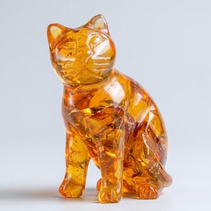 Amber Cat Sculpture Hand Carved – Natural Baltic Amber Figurine with Inclusions, Unique Cat Lover Gift, Crystal Decor Collectible