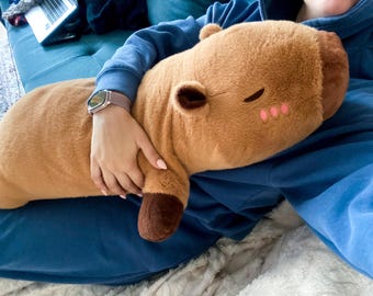 Peluche de carpincho gigante: suave almohada de abrazos kawaii