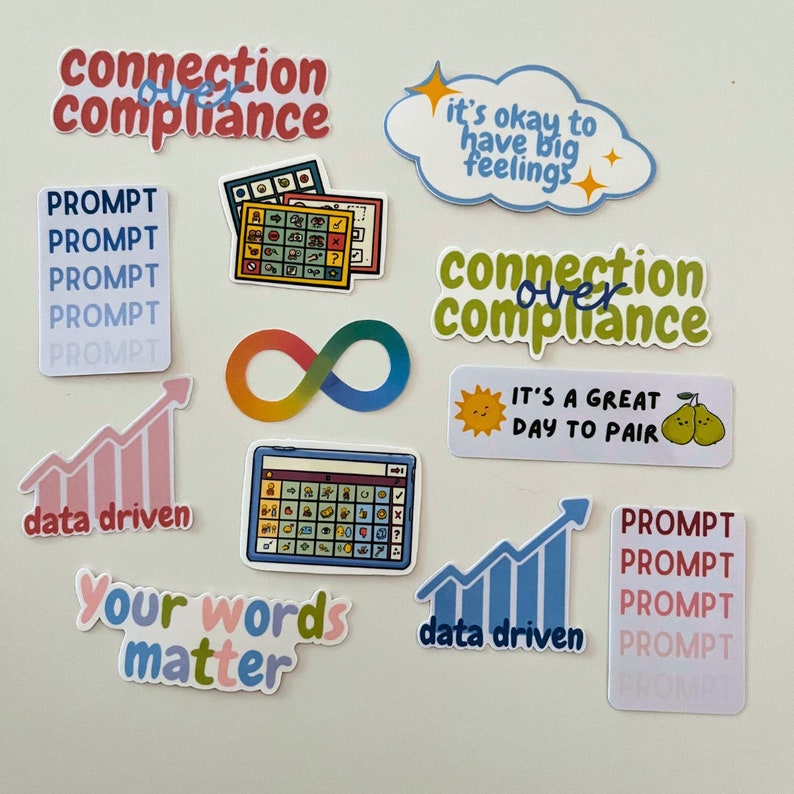 Puede incluir: Una colecci&oacute;n de pegatinas coloridas con varias frases y dise&ntilde;os. Las pegatinas incluyen frases como "conexi&oacute;n sobre cumplimiento", "est&aacute; bien tener sentimientos grandes", "impulsado por datos", "tus palabras importan", y "es un gran d&iacute;a para emparejar".