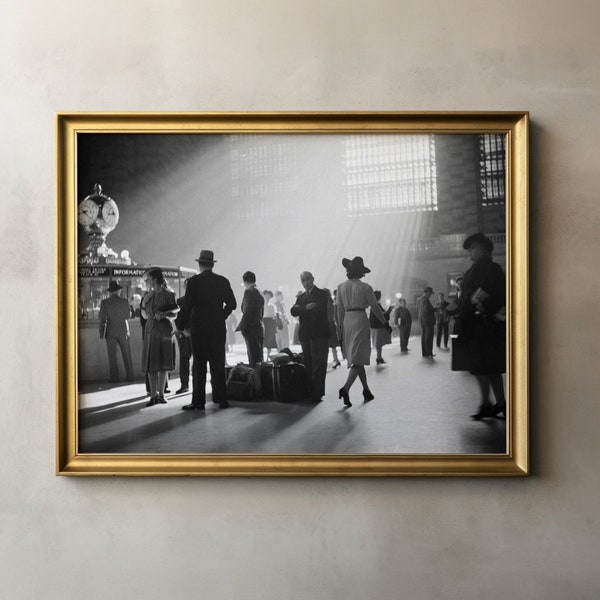 Druckbare New York Vintage Wandkunst, Foto von Menschen in der Grand Central Station, kolorierte und schwarzweiße Version, digitaler Download