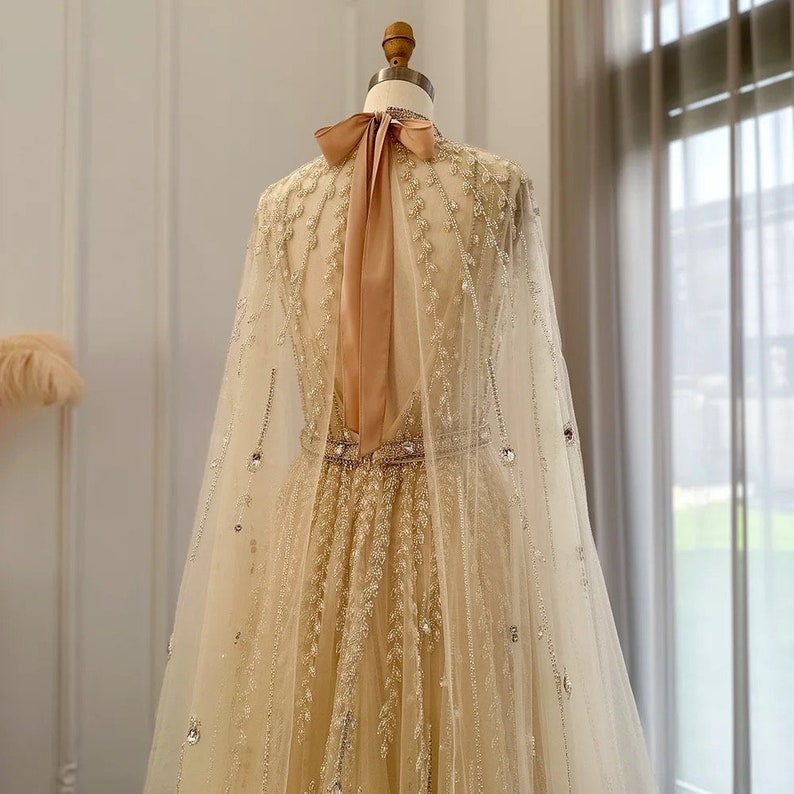 Robe de mariée de style enchantée/ Robe de style elfique/ Robe avec cape/ Robe scintillante/ Robe brillante/ Robe avec col/Robe dos nu image 7