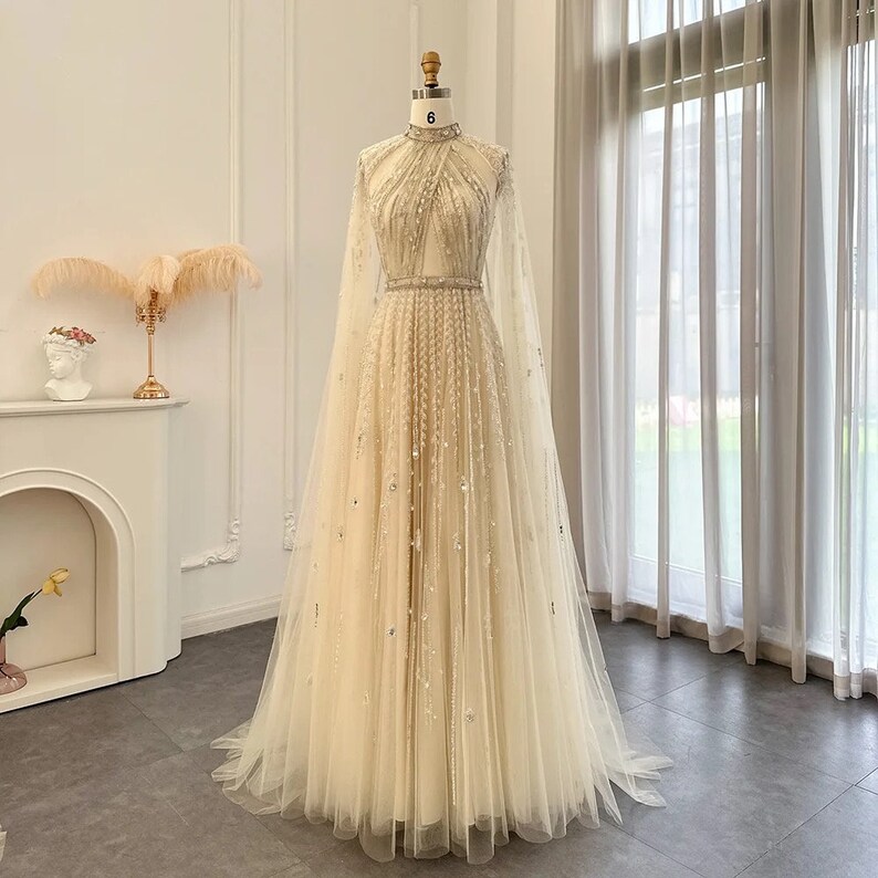 Robe de mariée de style enchantée/ Robe de style elfique/ Robe avec cape/ Robe scintillante/ Robe brillante/ Robe avec col/Robe dos nu image 1