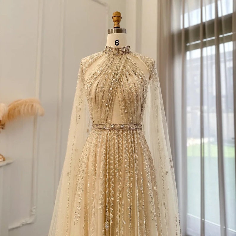 Robe de mariée de style enchantée/ Robe de style elfique/ Robe avec cape/ Robe scintillante/ Robe brillante/ Robe avec col/Robe dos nu image 3