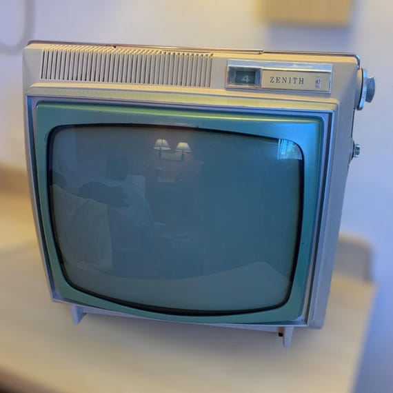 Vintage 1960s Zenith B&W Portable CRT TV Model K1620 Atomic