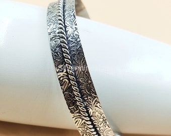 Massiver 925 Sterling Silber Armreif: Schmaler, stapelbarer Blumenarmreif