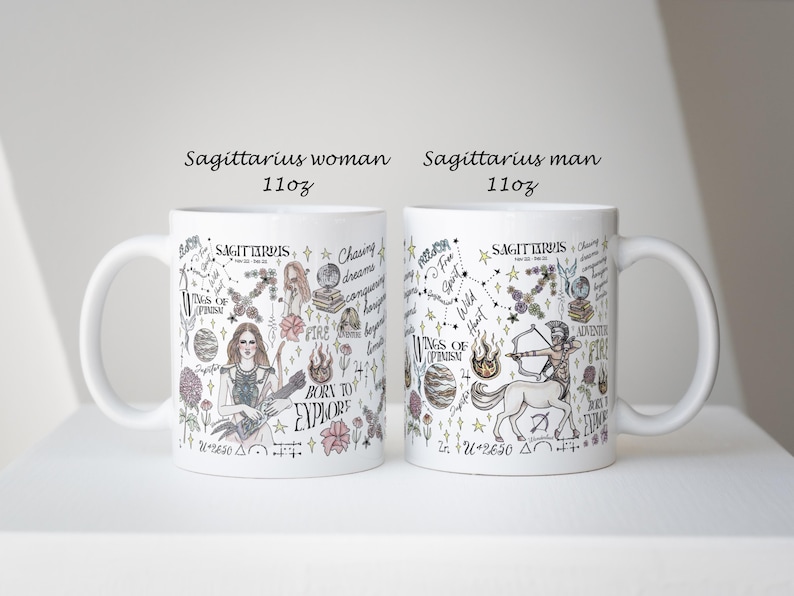 Puede incluir: Dos tazas de cer&aacute;mica blanca con ilustraciones tem&aacute;ticas de Sagitario. Una taza presenta a una mujer con una guitarra, la otra a un arquero centauro. Ambas tazas tienen el texto "Sagitario" y "11oz" impreso, junto con otros gr&aacute;ficos y texto.