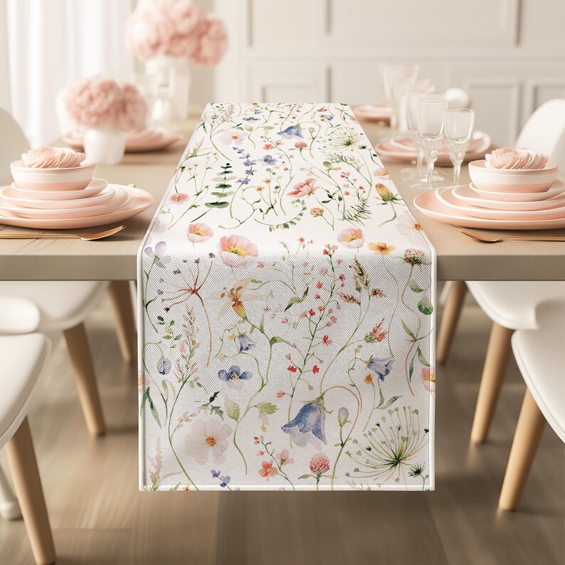 Decorazioni per matrimoni con fiori selvatici, runner da tavola per la sposa, lino da pranzo con fiori pressati, tovaglia floreale bianca, decorazioni per feste a tema giardino di erbe aromatiche. immagine 2