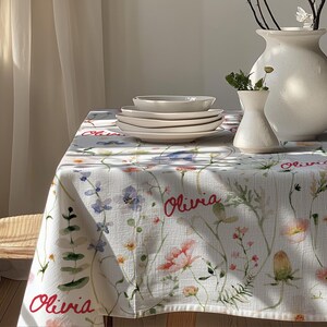 Decorazioni per matrimoni con fiori selvatici, runner da tavola per la sposa, lino da pranzo con fiori pressati, tovaglia floreale bianca, decorazioni per feste a tema giardino di erbe aromatiche. immagine 9