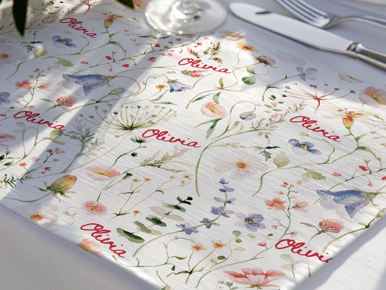 Decorazioni per matrimoni con fiori selvatici, runner da tavola per la sposa, lino da pranzo con fiori pressati, tovaglia floreale bianca, decorazioni per feste a tema giardino di erbe aromatiche. immagine 12