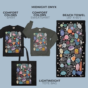 Puede incluir: Un conjunto de tres art&iacute;culos con un dise&ntilde;o de cristal de &oacute;nix negro: una camiseta negra, una sudadera verde y una bolsa de tela negra. La toalla de playa es negra con un dise&ntilde;o blanco de varios cristales y sus significados. La toalla mide 76 cm por 152 cm.