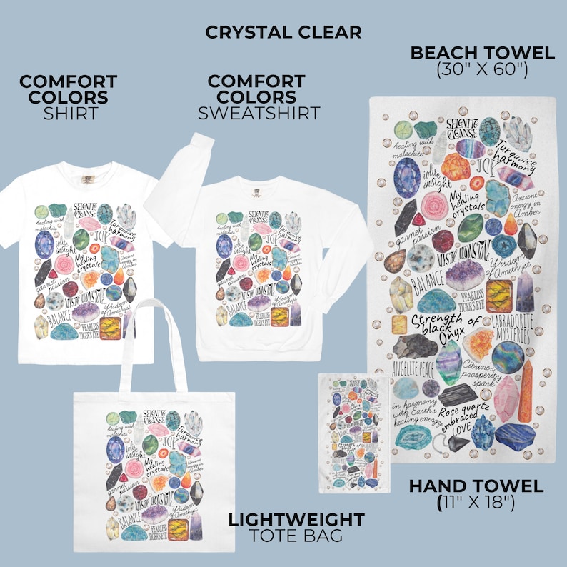 Puede incluir: Un conjunto de productos con tem&aacute;tica de cristal transparente que incluye una camiseta blanca, una sudadera, una bolsa de tela, una toalla de mano y una toalla de playa. Cada producto presenta una ilustraci&oacute;n de acuarela de varios cristales y piedras preciosas con sus nombres y significados asociados. El texto "Strength of Black Onyx" aparece en la toalla de playa.