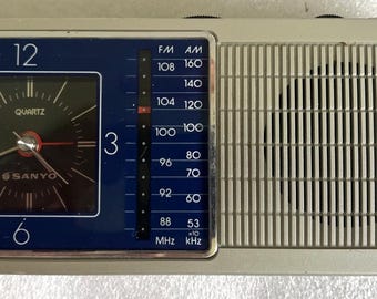 Vintage Sanyo RPM-C2 AM/FM draagbare transistorradio-kwartsklok getest werkt