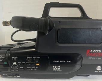 Kit de filmadora VHS Minolta Master Series V 10R com 2 baterias, carregador, luzes e estojo.