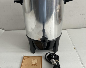 Cafetera West Bend vintage de 25 tazas, modelo 3410, con caja original.