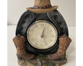 Horloge de bureau à quartz, fers à cheval, bottes, chapeau western et résine thématique, 6 po. de haut