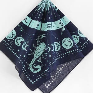 Pañuelo cuadrado de algodón con diseño exclusivo del zodiaco Escorpio, bufanda azul, con el Sol, la Luna y el Mapa Estelar, horóscopos, Sagitario, Capricornio y Acuario, regalo de cumpleaños.