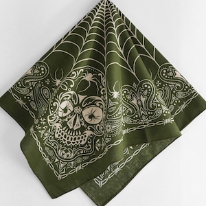 Vintage Green Spider Skull Cotton Bandana – Gothic Halloween Headscarf, Spooky Holiday Accessory, Dark Aesthetic Kerchief, Alternative Gift