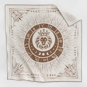 Unieke beige leeuw sterrenbeeld katoenen bandana exclusief ontwerp beige bruine sjaal zon maan ster horoscopen tarot maagd weegschaal schorpioen verjaardagscadeau