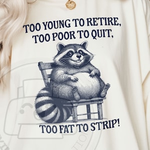 Te jong om met pensioen te gaan, te arm om te stoppen te dik om te strippen png-svg | Grappige wasbeer-sublimatie | PNG-panda uit de prullenbak | wasbeer-png | citaat dieren, png
