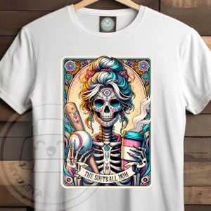 The Softball Mom Funny Tarot Card PNG, Diseño de sublimación de esqueleto sarcástico, Witchy Skull png Tarot sublimation PNG File, Descargar
