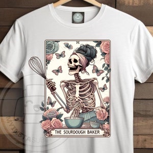 Le boulanger au levain png, carte de tarot drôle PNG, design sublimation squelette sarcastique, crâne de sorcière png | Fichier PNG sublimation sarcastique,