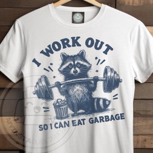 Ik train, eet afval png | Grappige wasbeersublimatie | Grappige sublimatie | Prullenbak panda png | handgetekende wasbeer Png | dierencitaat png