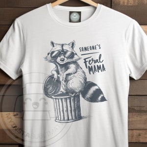 Iemands wilde mama png | Schattig, maar wild png | Grappige wasbeersublimatie | Grappige sublimatie | Prullenbak panda png | handgetekende wasbeer Png |