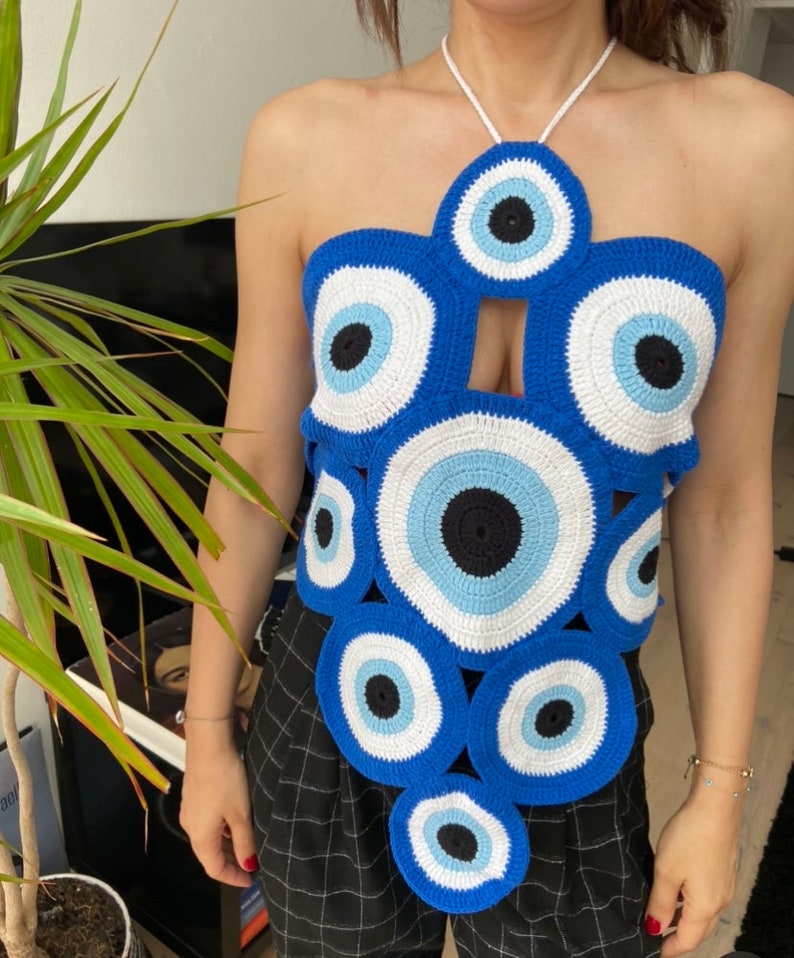 Evil Eye Crochet Top Nazar Granny Square Knit Top Lucky Charm Open Back Top Crocheted Evil Eye Shaped Circles Halter Neck Bustier zdjęcie 4