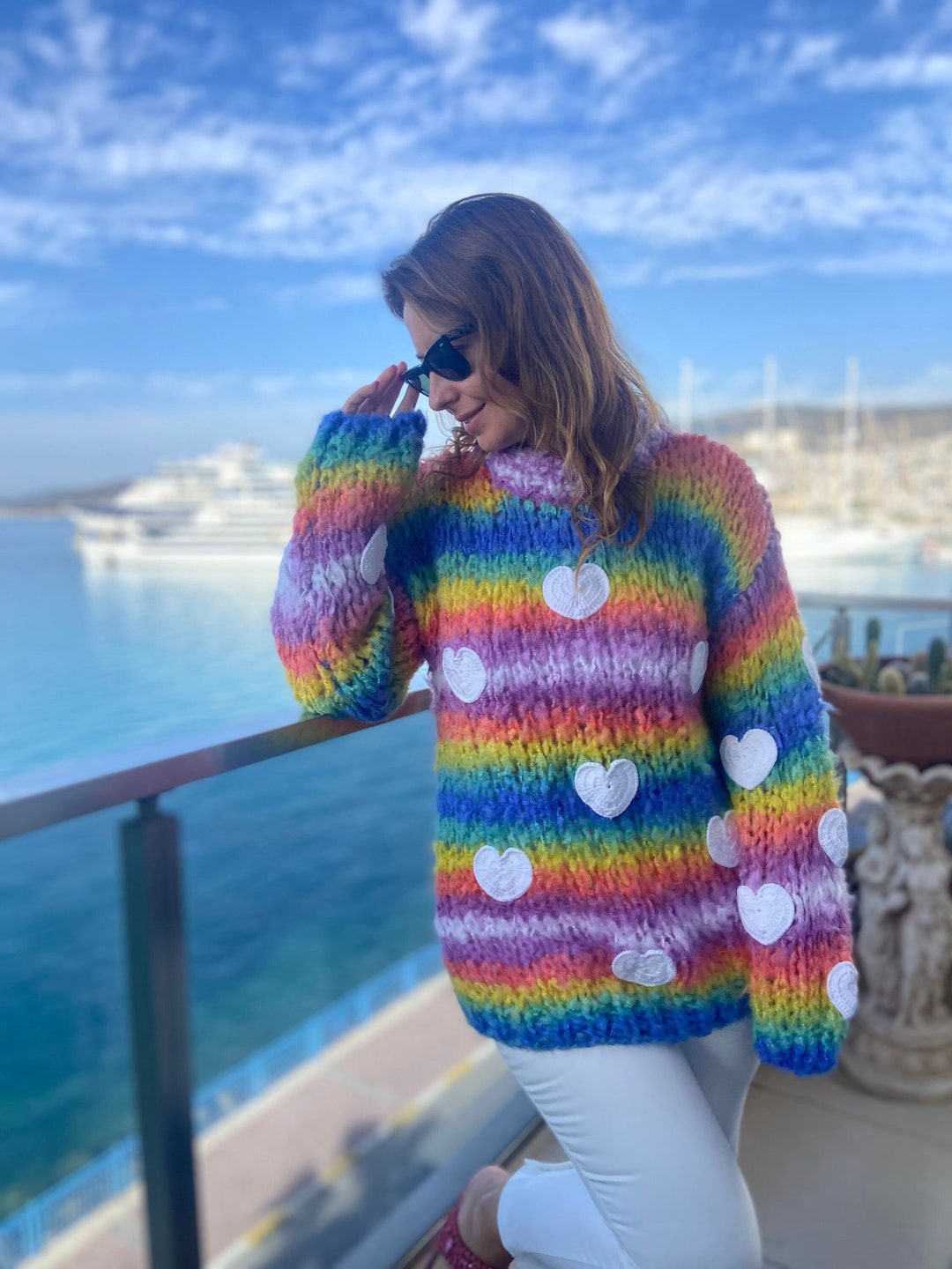 Bunt gestreifter Pullover: Handgefertigter Grobstrickpullover mit