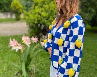 Cardigan di limone 3D a quadretti bianco blu fatto a mano Giacca ispirata alla costa italiana Maglione ricamato con frutta Cardigan corto grosso regalo di Natale