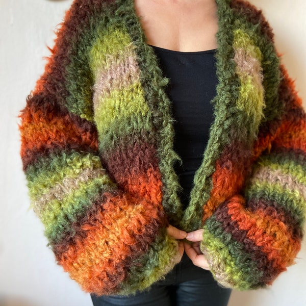 Cardigan rayé vert orange | Pull en grosse maille | Veste rayée colorée tricotée en fil végétalien | Top court arc-en-ciel en tricot à manches ballon