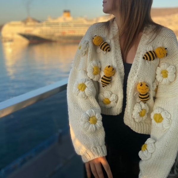Bee Flower Jacket | Chunky Floral Bee Cardigan | Knitted 3D Bee Velvet Daisy Sweater | Cottagecore Aesthetic Spring Crop Bee Knit Sweater