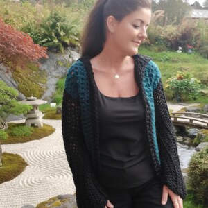 Unieke handgemaakte gehaakte jas - Goth-stijl donkere stofdoek - Fairy Pixie handgebreid warm lang vest - Boho festivaljasje - Afghaanse jas voor haar